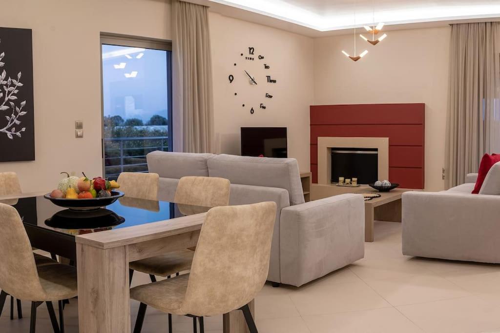 פרבזה "Aeolos" Luxury Villa מראה חיצוני תמונה
